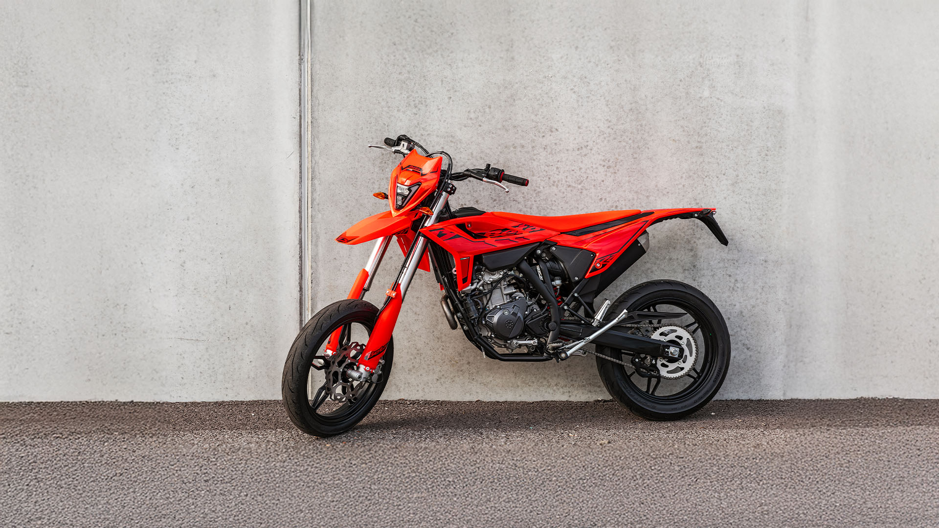 BETA RR Motard 4 T 125 T links